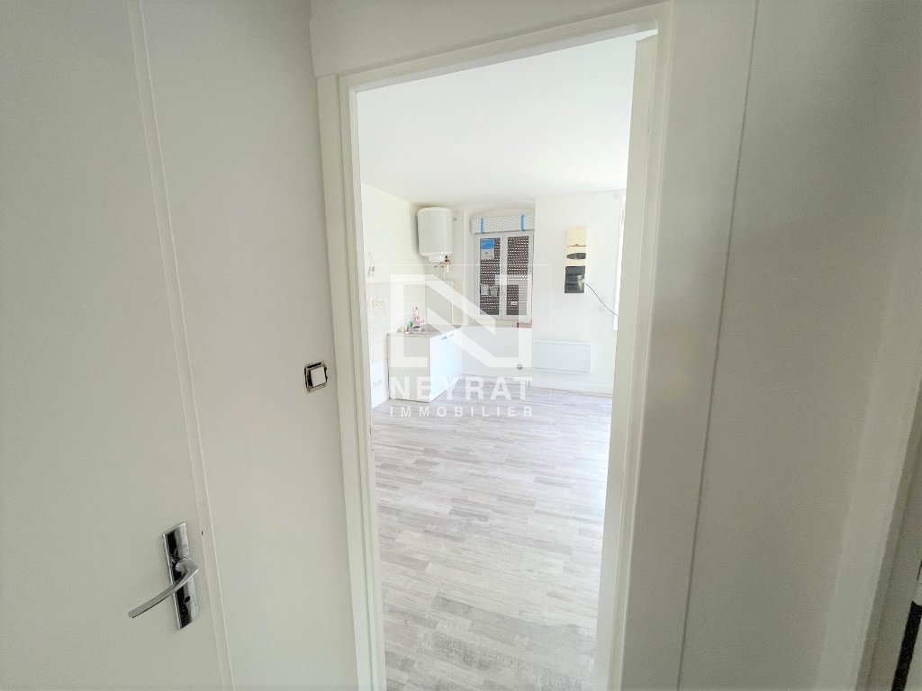 APPARTEMENT T2 - GUEUGNON - 38.3 m2 - LOU&Eacute;