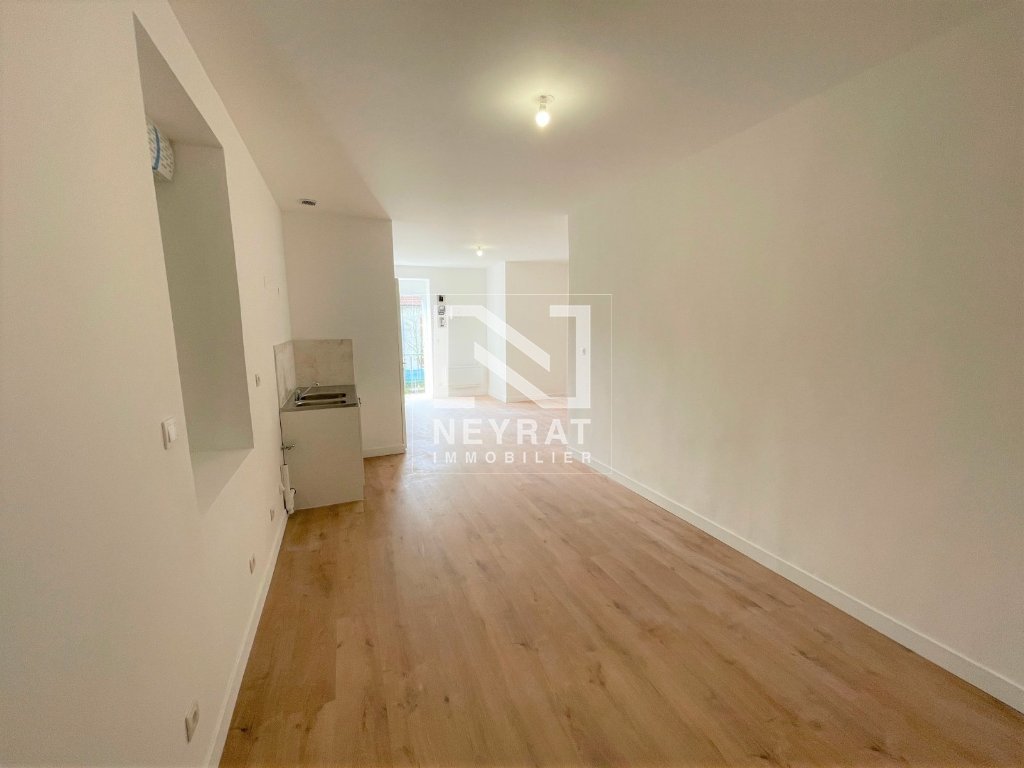 APPARTEMENT T2 - GUEUGNON - 45.9 m2 - LOU&Eacute;