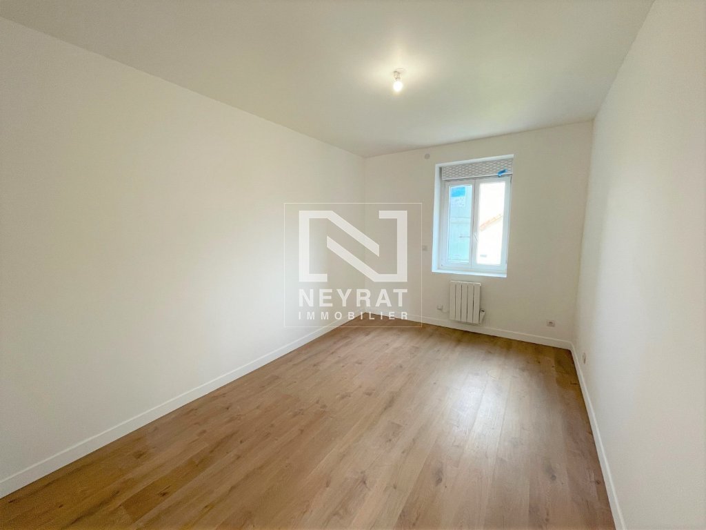 APPARTEMENT T2 - GUEUGNON - 45.9 m2 - LOU&Eacute;
