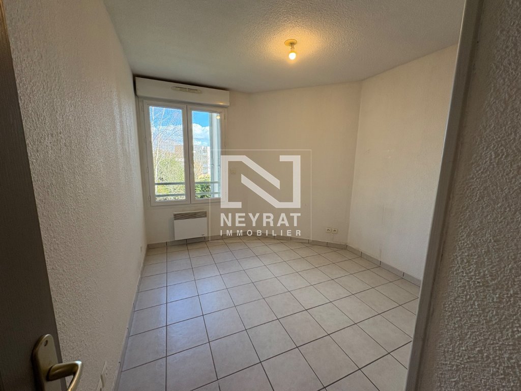 APPARTEMENT T2 - LE CREUSOT - 40 m2 - LOU&Eacute;