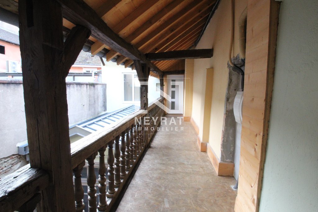 APPARTEMENT T2 A LOUER - LOUHANS - 81.88 m2 - 650�&euro; charges comprises par mois