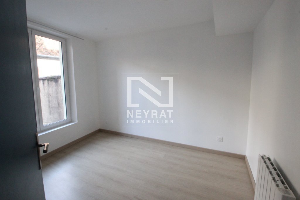 APPARTEMENT T2 A LOUER - LOUHANS - 81.88 m2 - 650�&euro; charges comprises par mois
