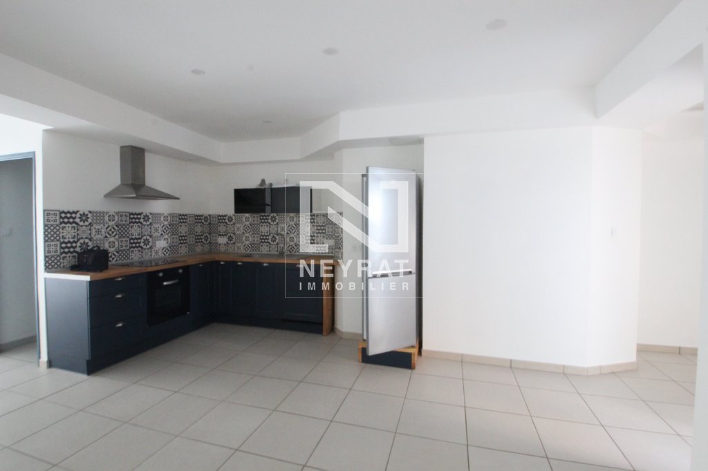 APPARTEMENT T2 A LOUER - LOUHANS - 81.88 m2 - 650�&euro; charges comprises par mois