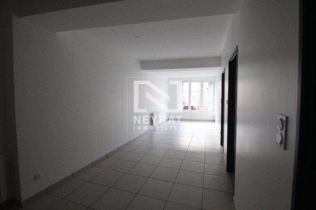 APPARTEMENT T2 A LOUER - LOUHANS - 81.88 m2 - 650�&euro; charges comprises par mois