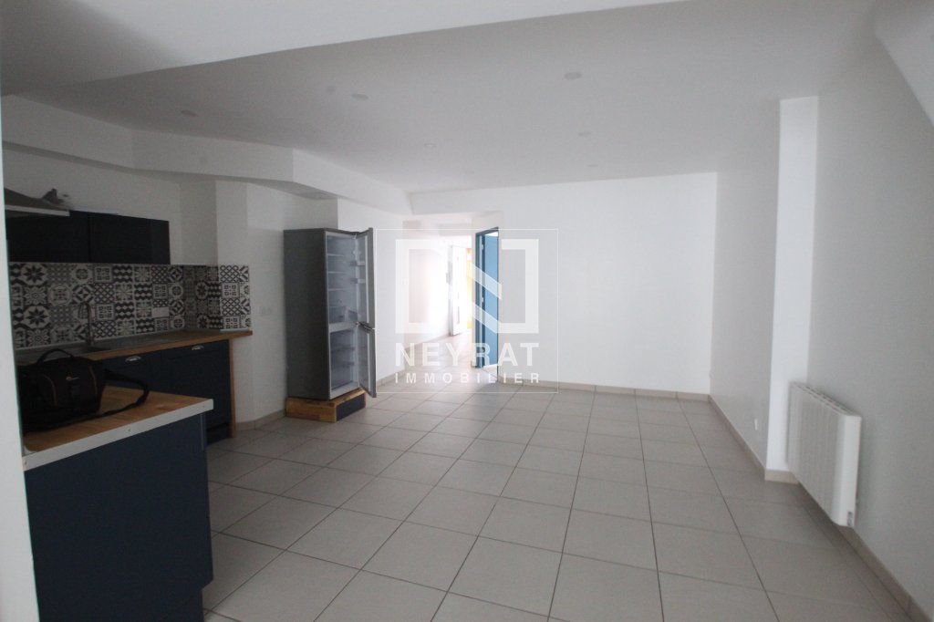 APPARTEMENT T2 A LOUER - LOUHANS - 81.88 m2 - 650�&euro; charges comprises par mois