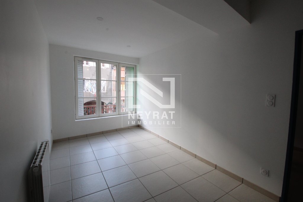 APPARTEMENT T2 A LOUER - LOUHANS - 81.88 m2 - 650�&euro; charges comprises par mois