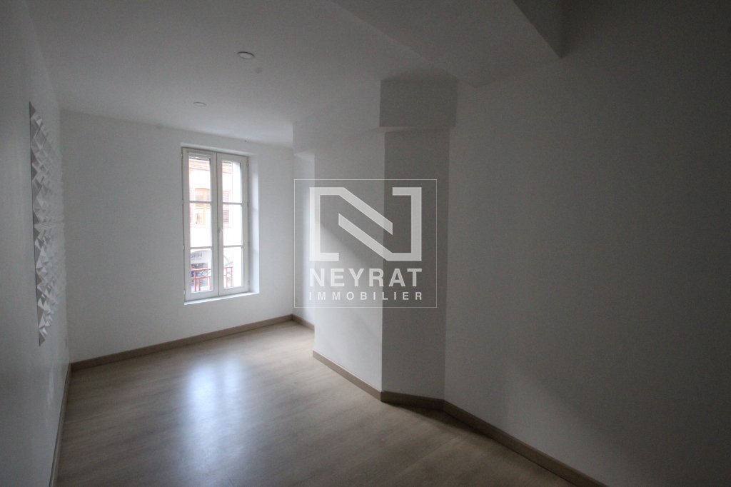 APPARTEMENT T2 A LOUER - LOUHANS - 81.88 m2 - 650�&euro; charges comprises par mois