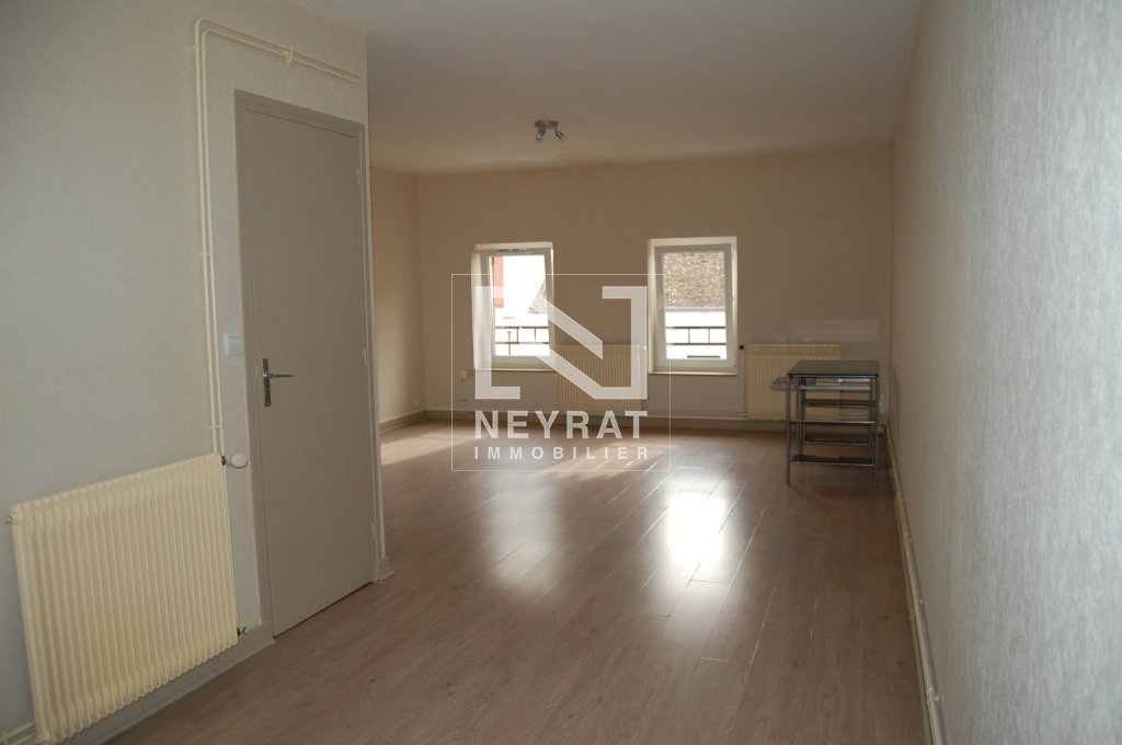 APPARTEMENT T2 A LOUER - OUROUX SUR SAONE - 72 m2 - 560 &euro; charges comprises par mois