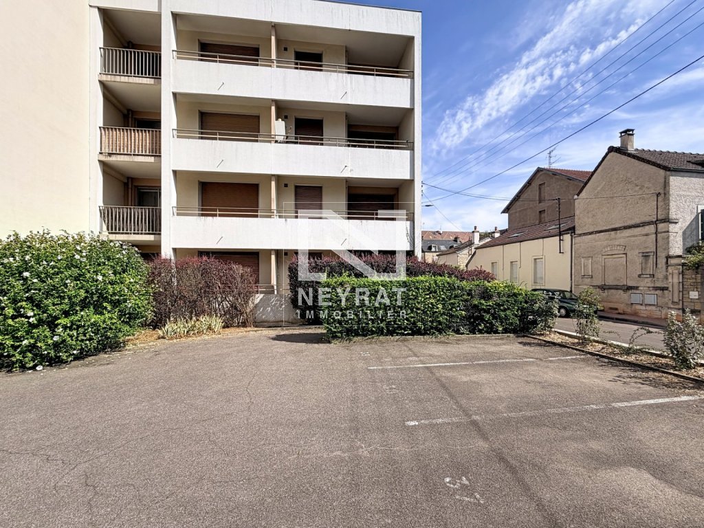 T2 Dernier étage avec terrasse et parking sécurisé