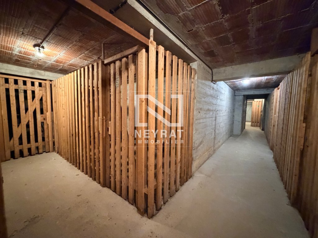 A vendre. Dijon. T2 Dernier étage avec terrasse et parking sécurisé