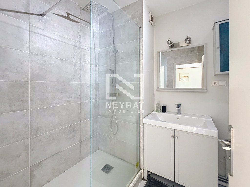 Dijon/ T2 avec parking caves et greniers A VENDRE - DIJON - 38.1 m2 - 111 000 &euro;