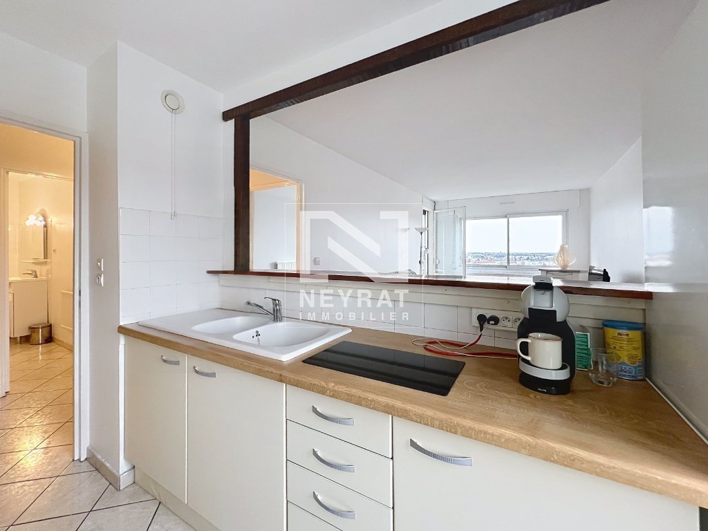 DERNIER TAGE LUMINEUX AVEC BALCON ET PARKING A VENDRE - DIJON TIRE PESSEAU - 45.5 m2 - 69500€