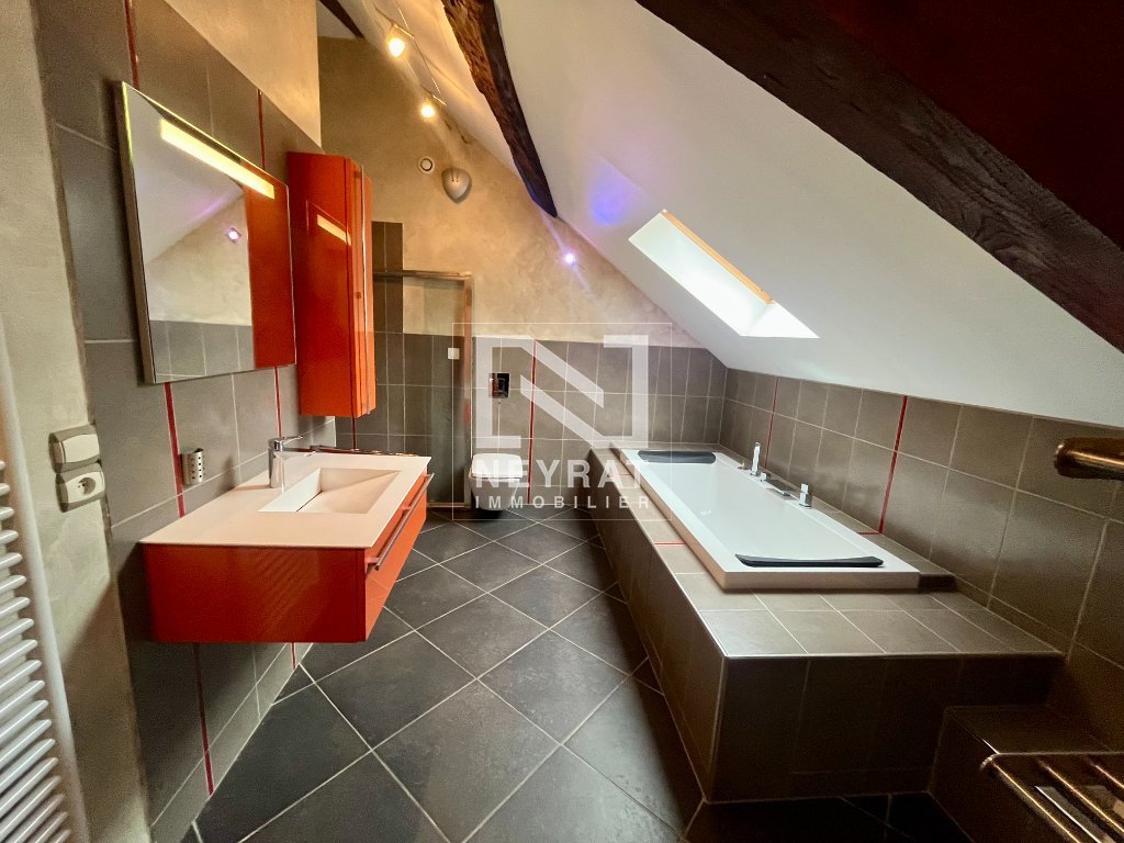 APPARTEMENT T3 - AUTUN - 110 m2 - LOU&Eacute;