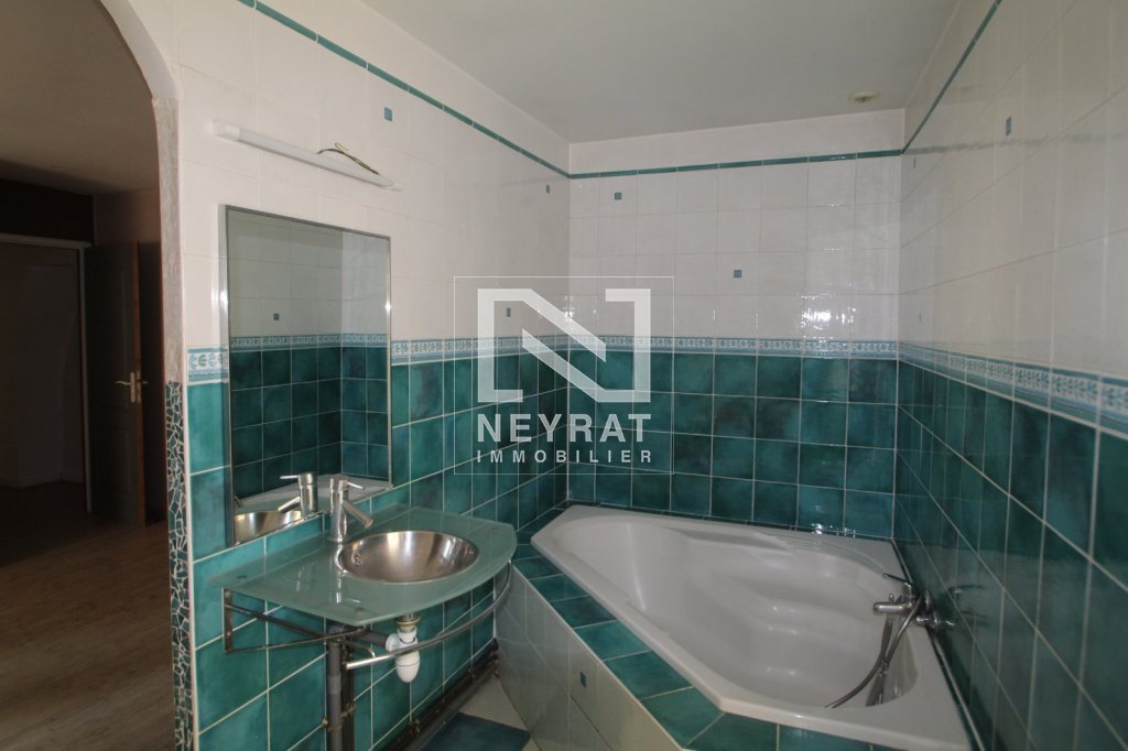 APPARTEMENT T3 A LOUER - BEAUNE - 66.33 m2 - 715 &euro; charges comprises par mois