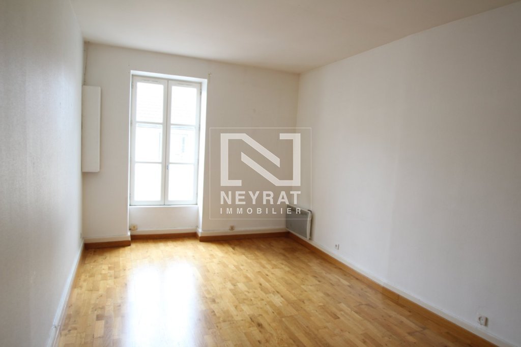 APPARTEMENT T3 - CHAGNY - 63.5 m2 - LOU&Eacute;