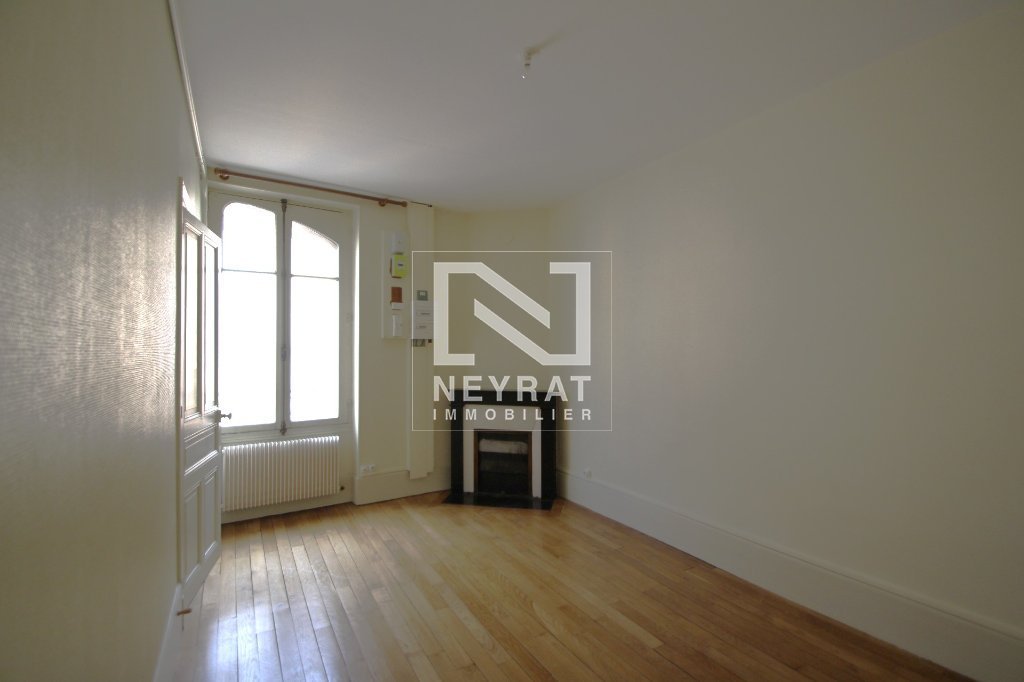 APPARTEMENT T3 - CHAGNY - 68.38 m2 - LOU&Eacute;