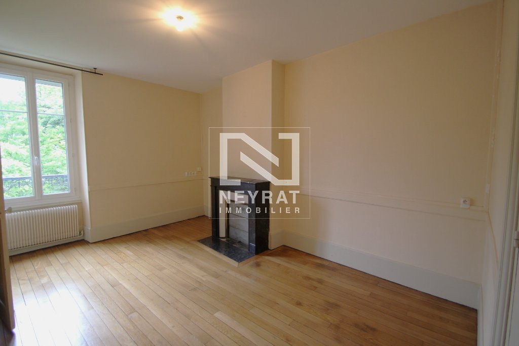 APPARTEMENT T3 - CHAGNY - 68.38 m2 - LOU&Eacute;