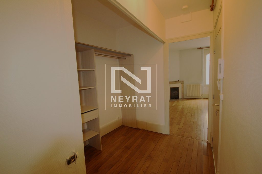 APPARTEMENT T3 - CHAGNY - 68.38 m2 - LOU&Eacute;