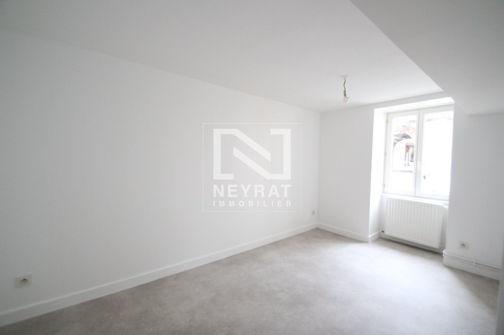 APPARTEMENT T3 A LOUER - CHAGNY - 74.62 m2 - 655 € charges comprises par mois