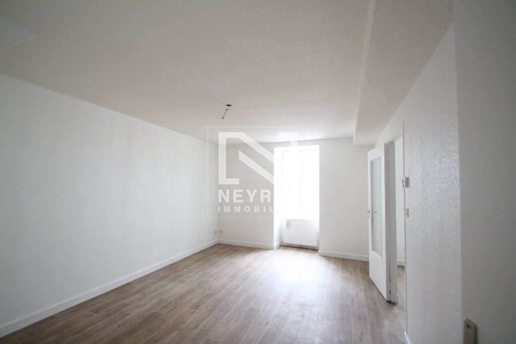 APPARTEMENT T3 A LOUER - CHAGNY - 74.62 m2 - 655 € charges comprises par mois