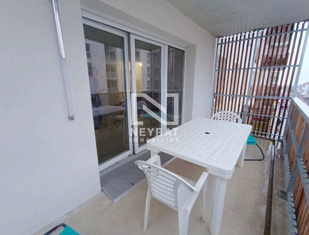 APPARTEMENT T3 A LOUER - CHENOVE - 86.53 m2 - 920 &euro; charges comprises par mois