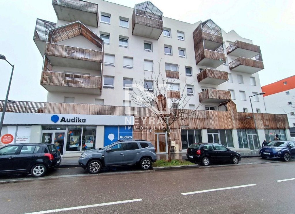 APPARTEMENT T3 A LOUER - CHENOVE - 86.53 m2 - 920 &euro; charges comprises par mois