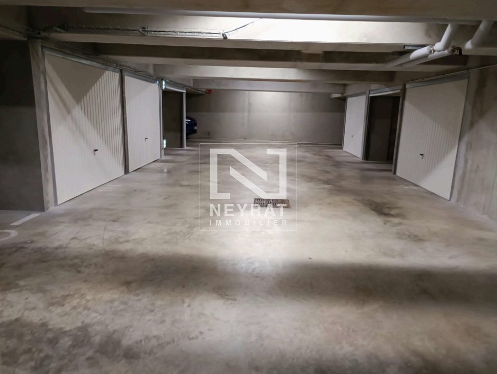 APPARTEMENT T3 A LOUER - CHENOVE - 86.53 m2 - 920 &euro; charges comprises par mois