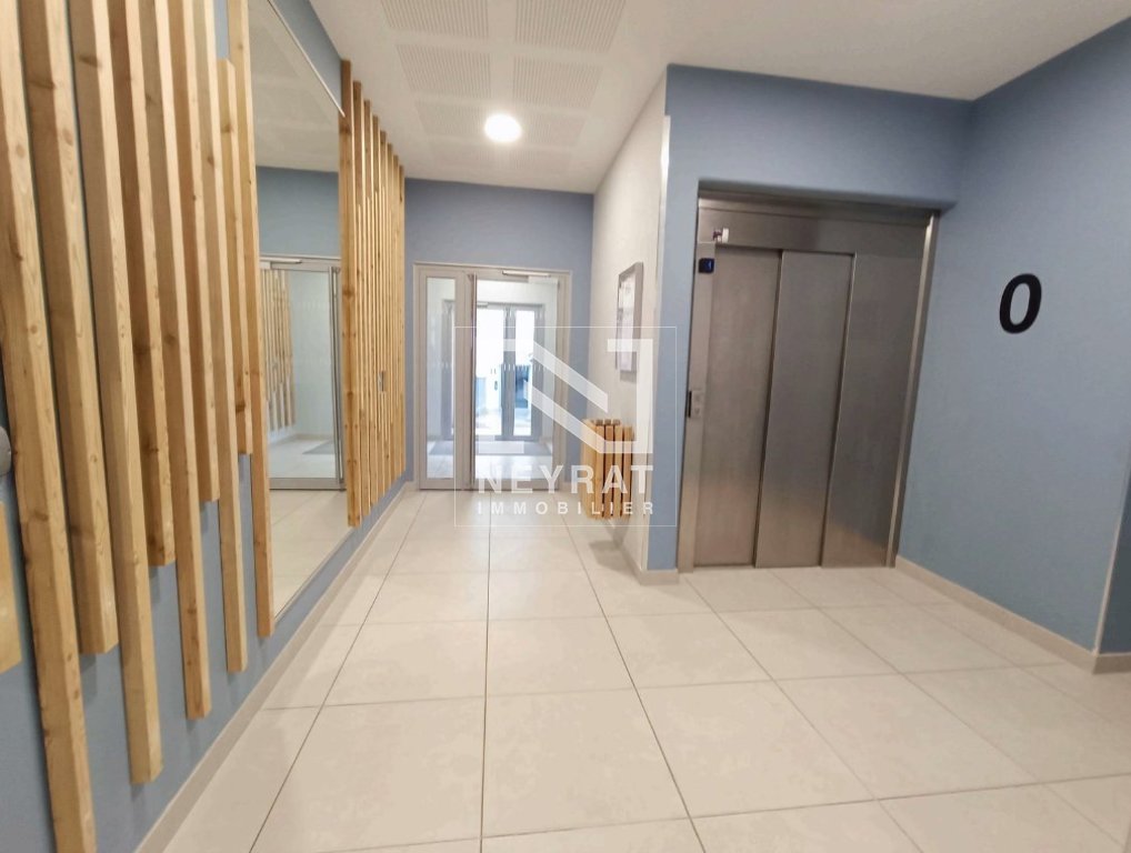 APPARTEMENT T3 A LOUER - CHENOVE - 86.53 m2 - 920 &euro; charges comprises par mois