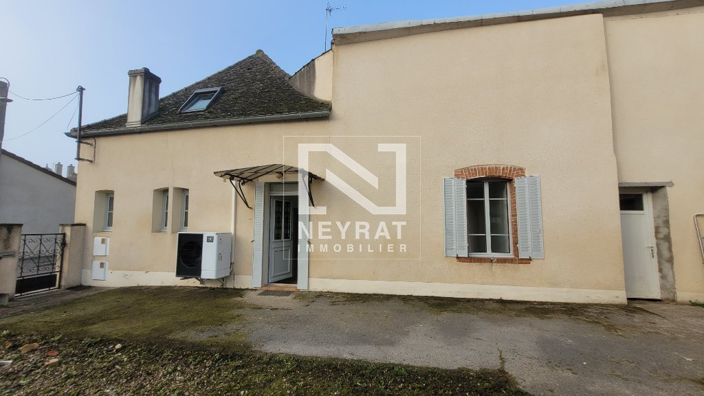 APPARTEMENT T3 A LOUER - GERGY - 102.21 m2 - 880 &euro; charges comprises par mois