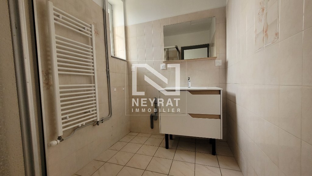APPARTEMENT T3 A LOUER - GERGY - 102.21 m2 - 880 &euro; charges comprises par mois