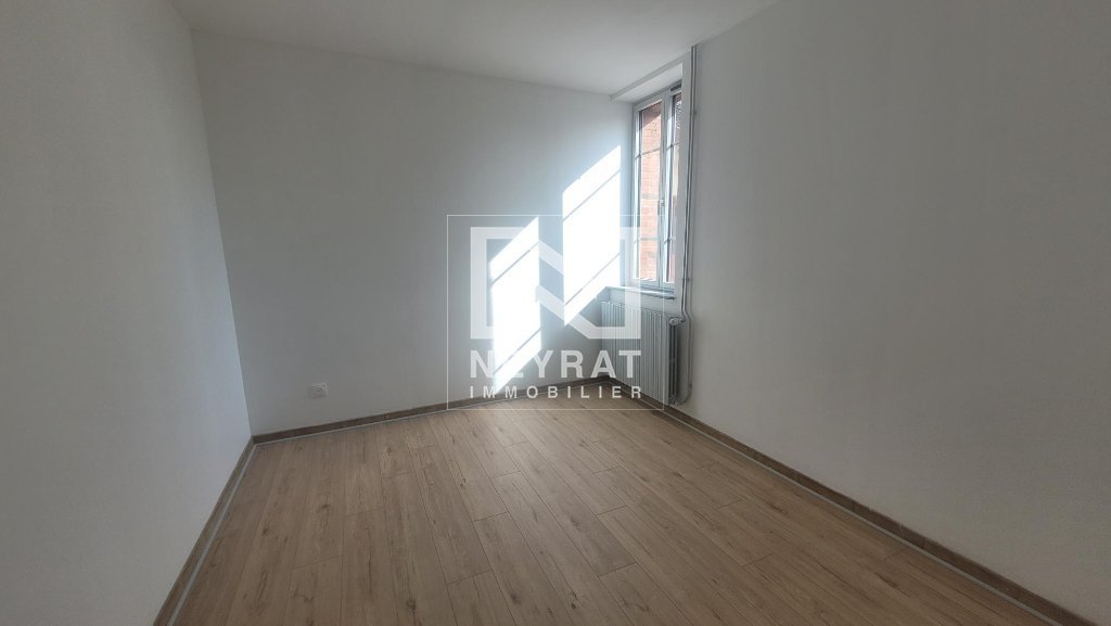 APPARTEMENT T3 A LOUER - GERGY - 102.21 m2 - 880 &euro; charges comprises par mois