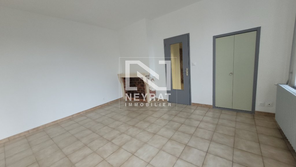 APPARTEMENT T3 A LOUER - GERGY - 102.21 m2 - 880 &euro; charges comprises par mois