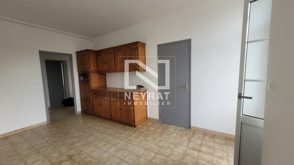 APPARTEMENT T3 A LOUER - GERGY - 102.21 m2 - 880 &euro; charges comprises par mois