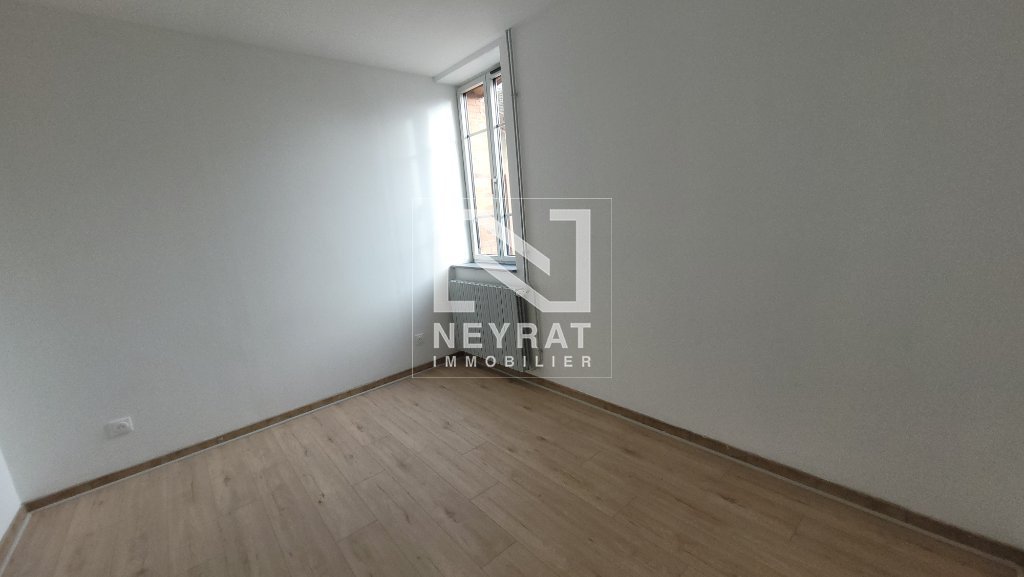 APPARTEMENT T3 A LOUER - GERGY - 102.21 m2 - 880 &euro; charges comprises par mois
