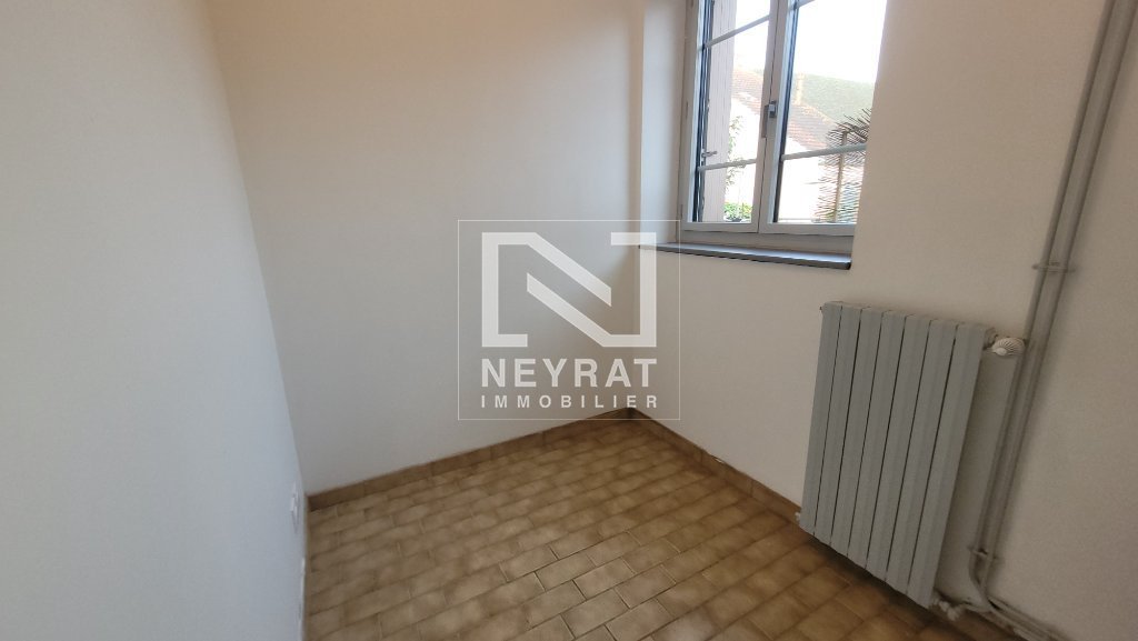 APPARTEMENT T3 A LOUER - GERGY - 102.21 m2 - 880 &euro; charges comprises par mois