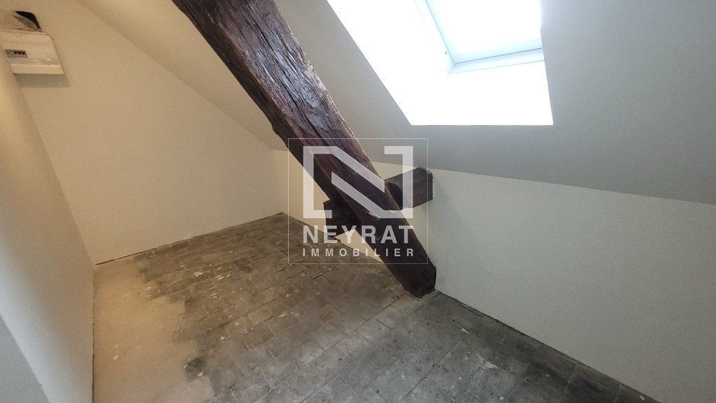 APPARTEMENT T3 A LOUER - GERGY - 102.21 m2 - 880 &euro; charges comprises par mois