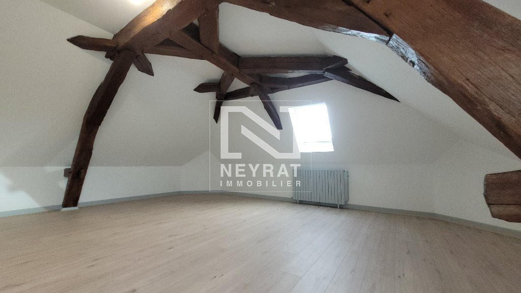 APPARTEMENT T3 A LOUER - GERGY - 102.21 m2 - 880 &euro; charges comprises par mois