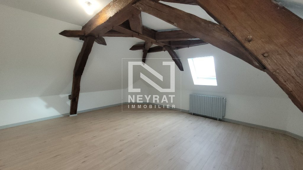 APPARTEMENT T3 A LOUER - GERGY - 102.21 m2 - 880 &euro; charges comprises par mois