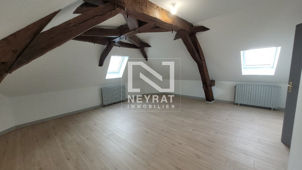 APPARTEMENT T3 A LOUER - GERGY - 102.21 m2 - 880 &euro; charges comprises par mois