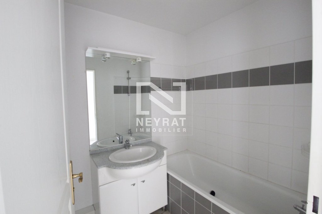 APPARTEMENT T3 A LOUER - LONS LE SAUNIER - 53.06 m2 - 572 &euro; charges comprises par mois