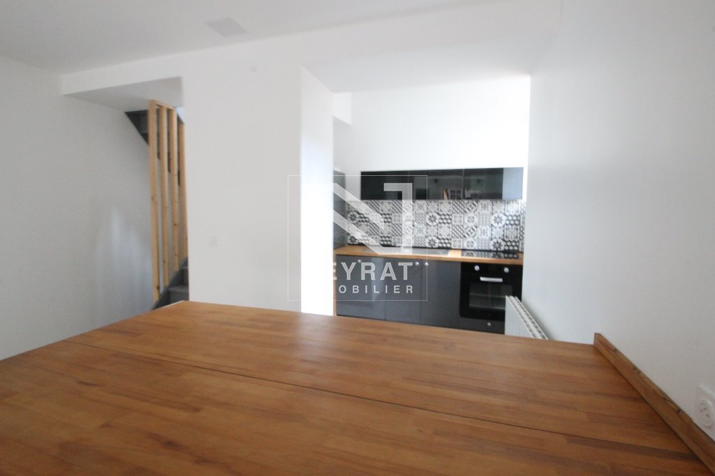 APPARTEMENT T3 A LOUER - LOUHANS - 77.5 m2 - 710�&euro; charges comprises par mois