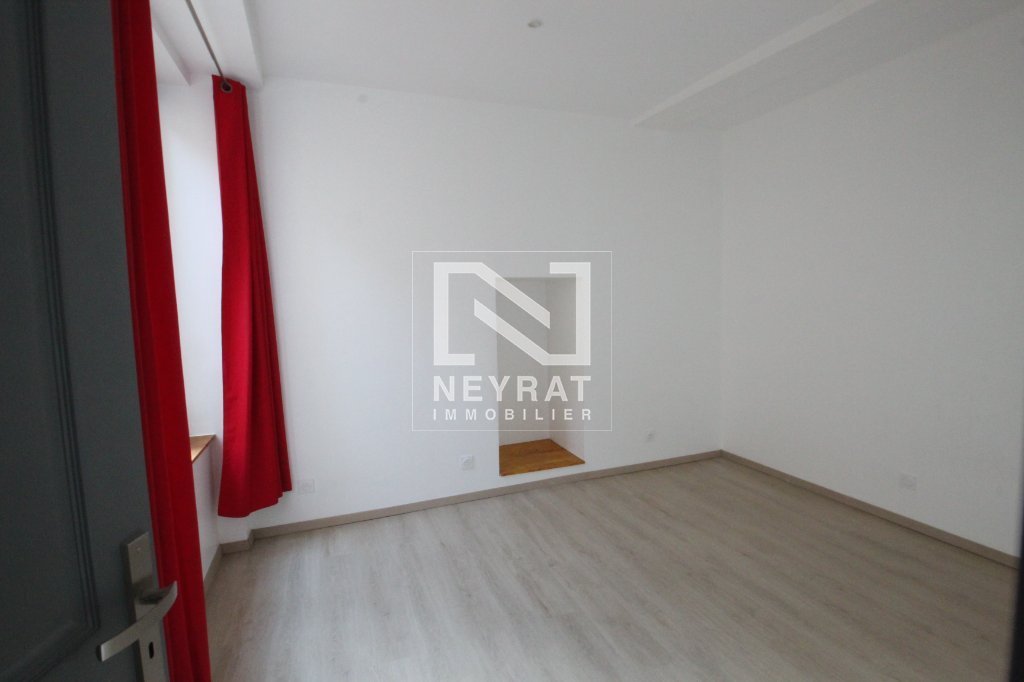 APPARTEMENT T3 A LOUER - LOUHANS - 77.5 m2 - 710�&euro; charges comprises par mois