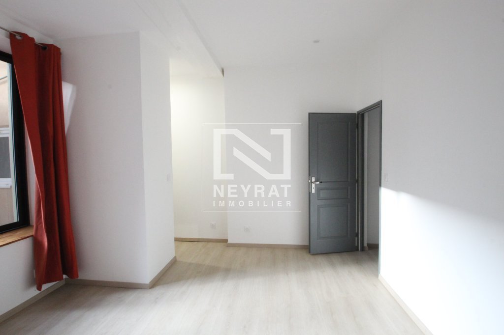 APPARTEMENT T3 A LOUER - LOUHANS - 77.5 m2 - 710�&euro; charges comprises par mois