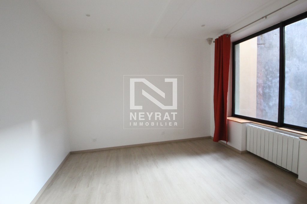 APPARTEMENT T3 A LOUER - LOUHANS - 77.5 m2 - 710�&euro; charges comprises par mois