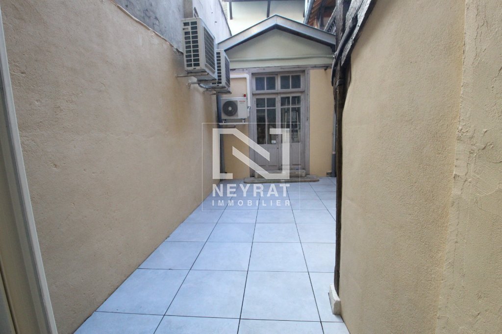 APPARTEMENT T3 A LOUER - LOUHANS - 77.5 m2 - 710�&euro; charges comprises par mois