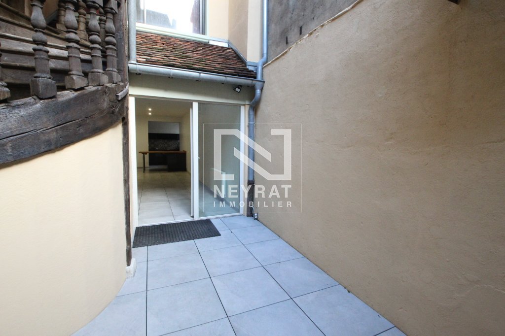 APPARTEMENT T3 A LOUER - LOUHANS - 77.5 m2 - 710�&euro; charges comprises par mois