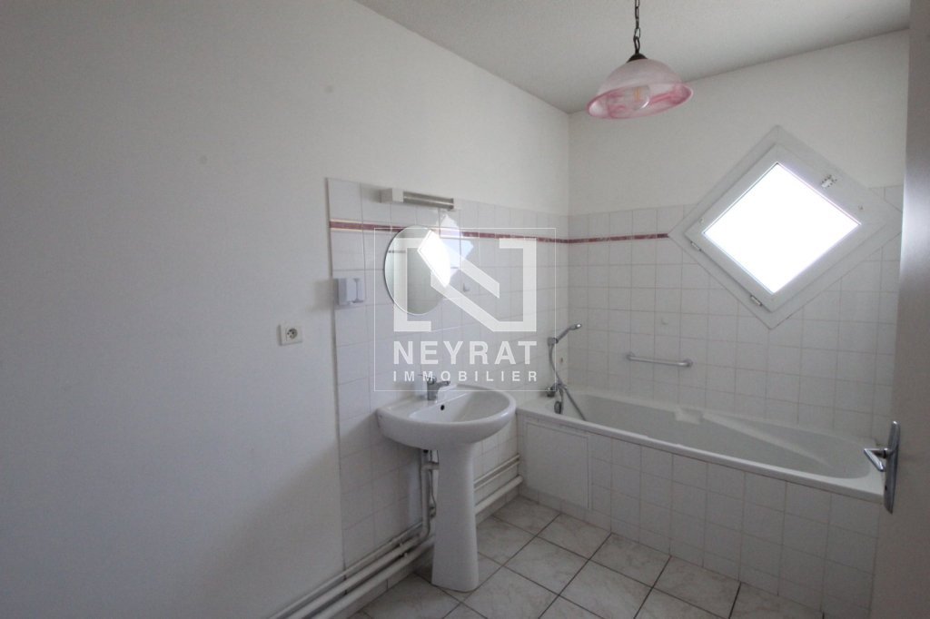 T3 A LOUER - LOUHANS - 74.2 m2 - 635�&euro; charges comprises par mois