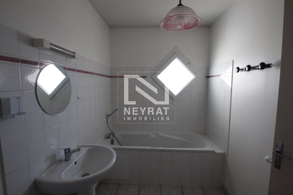 T3 A LOUER - LOUHANS - 74.2 m2 - 635�&euro; charges comprises par mois