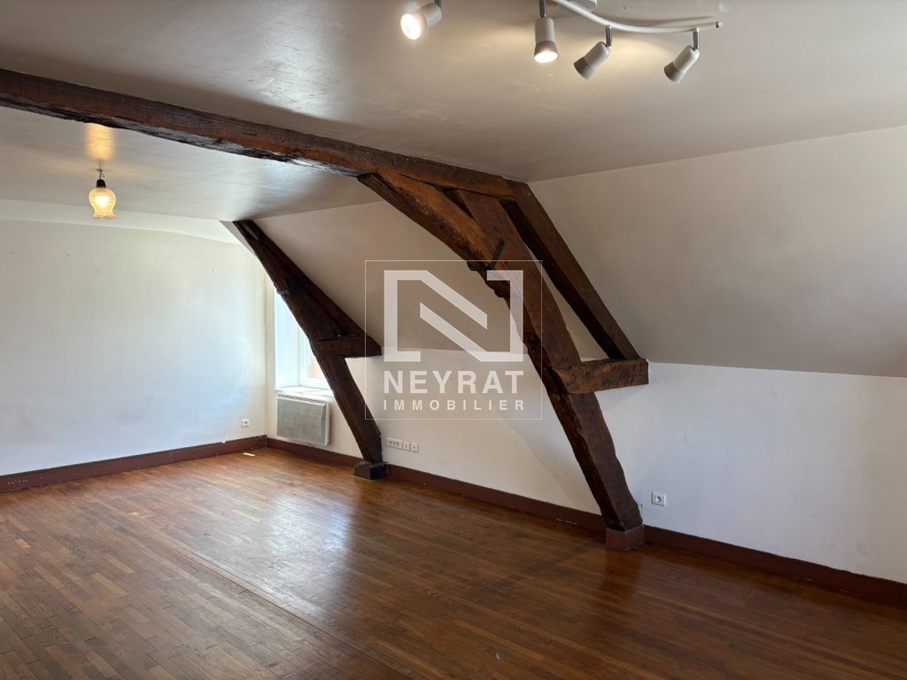 APPARTEMENT T3 A LOUER - LUZY - 78 m2 - 500€ charges comprises par mois