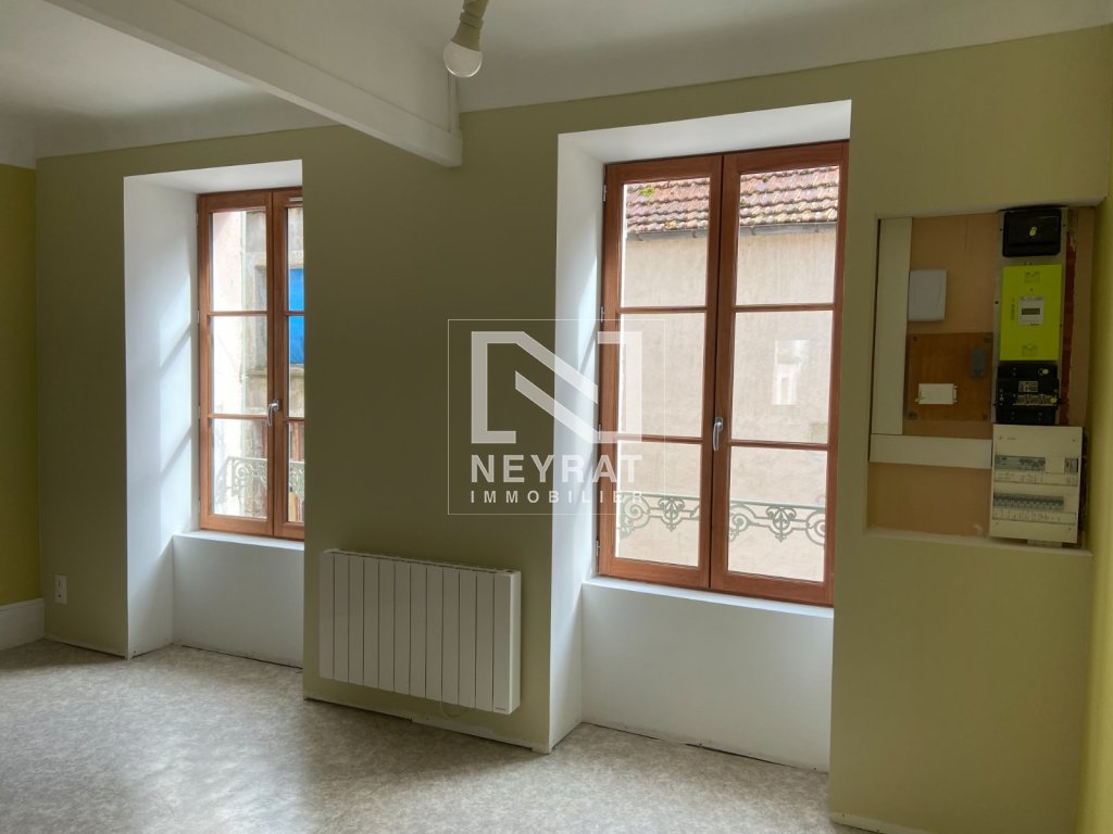 APPARTEMENT T3 A LOUER - NOLAY - 84.62 m2 - 630 &euro; charges comprises par mois